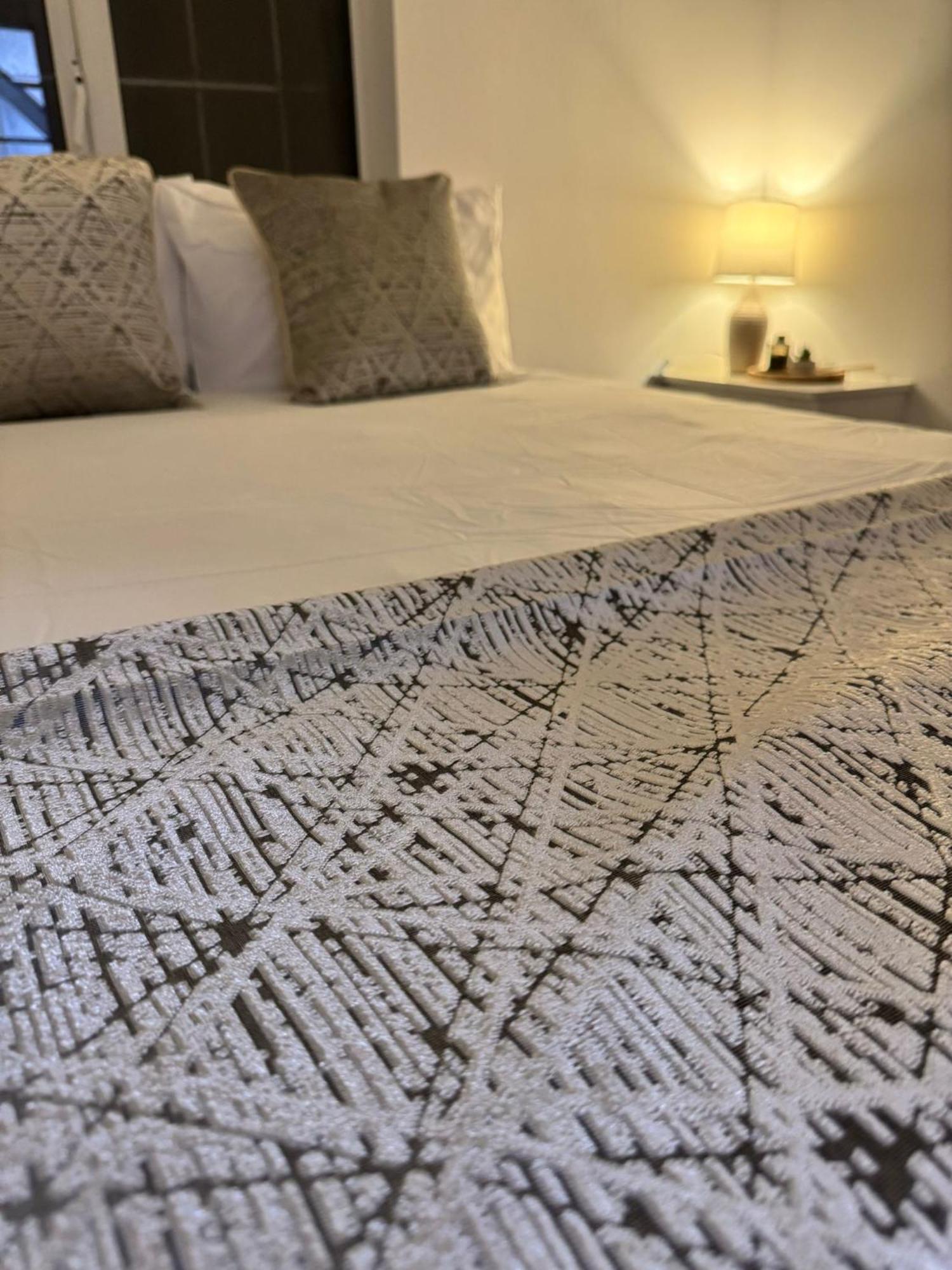 Shm Stays Solihull Hs2 Nec Airport Nr M6 M40 M42 Great For Long & Short Stays 15 Min Walk To Train Station 5 Min Drive To Town Centre Outside Bus Stops & Supermarket Free Parking Bagian luar foto