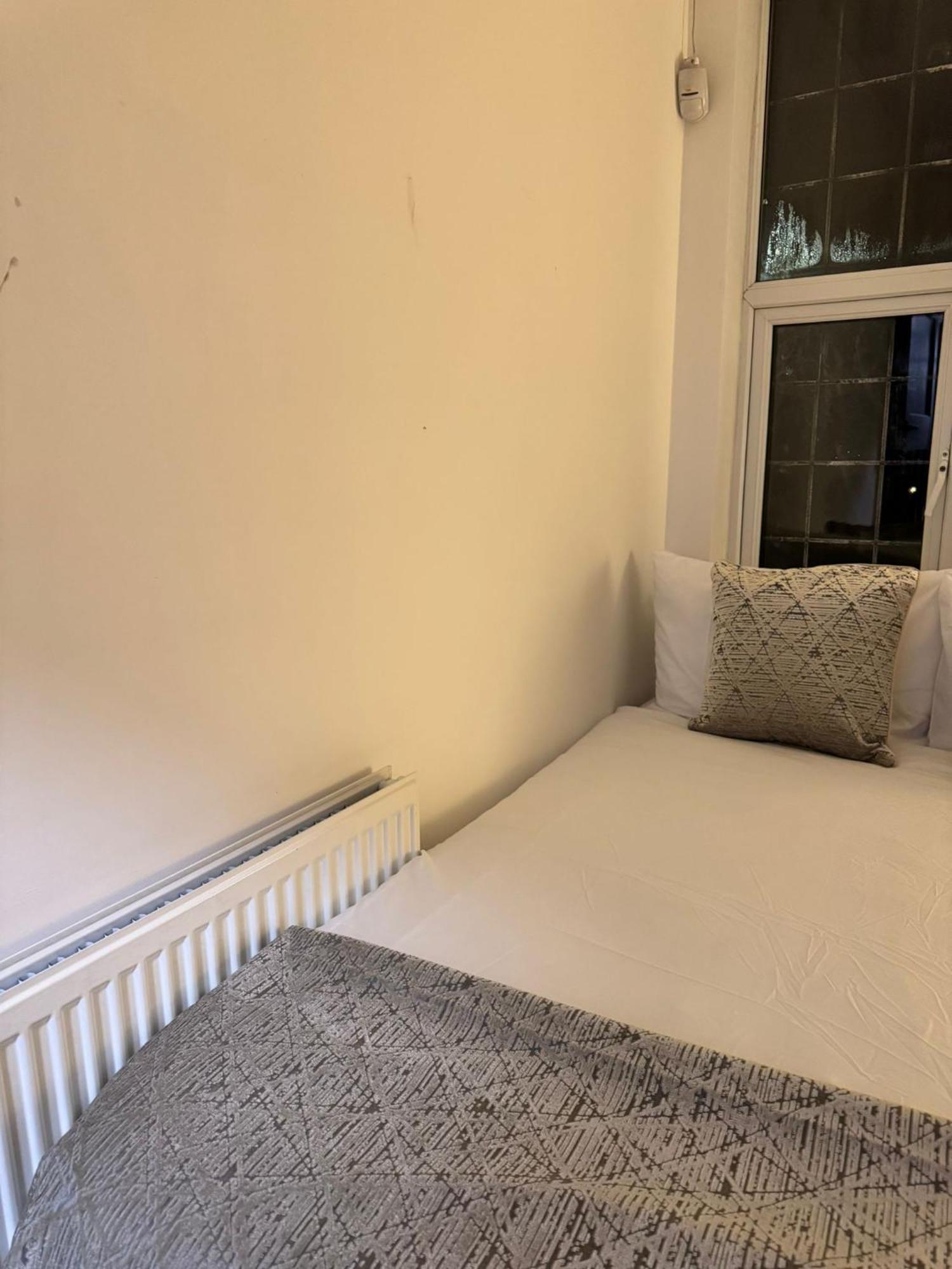 Shm Stays Solihull Hs2 Nec Airport Nr M6 M40 M42 Great For Long & Short Stays 15 Min Walk To Train Station 5 Min Drive To Town Centre Outside Bus Stops & Supermarket Free Parking Bagian luar foto