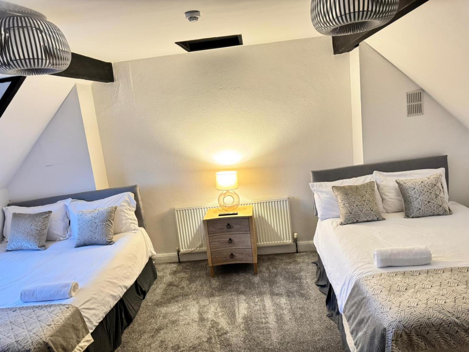 Shm Stays Solihull Hs2 Nec Airport Nr M6 M40 M42 Great For Long & Short Stays 15 Min Walk To Train Station 5 Min Drive To Town Centre Outside Bus Stops & Supermarket Free Parking Bagian luar foto