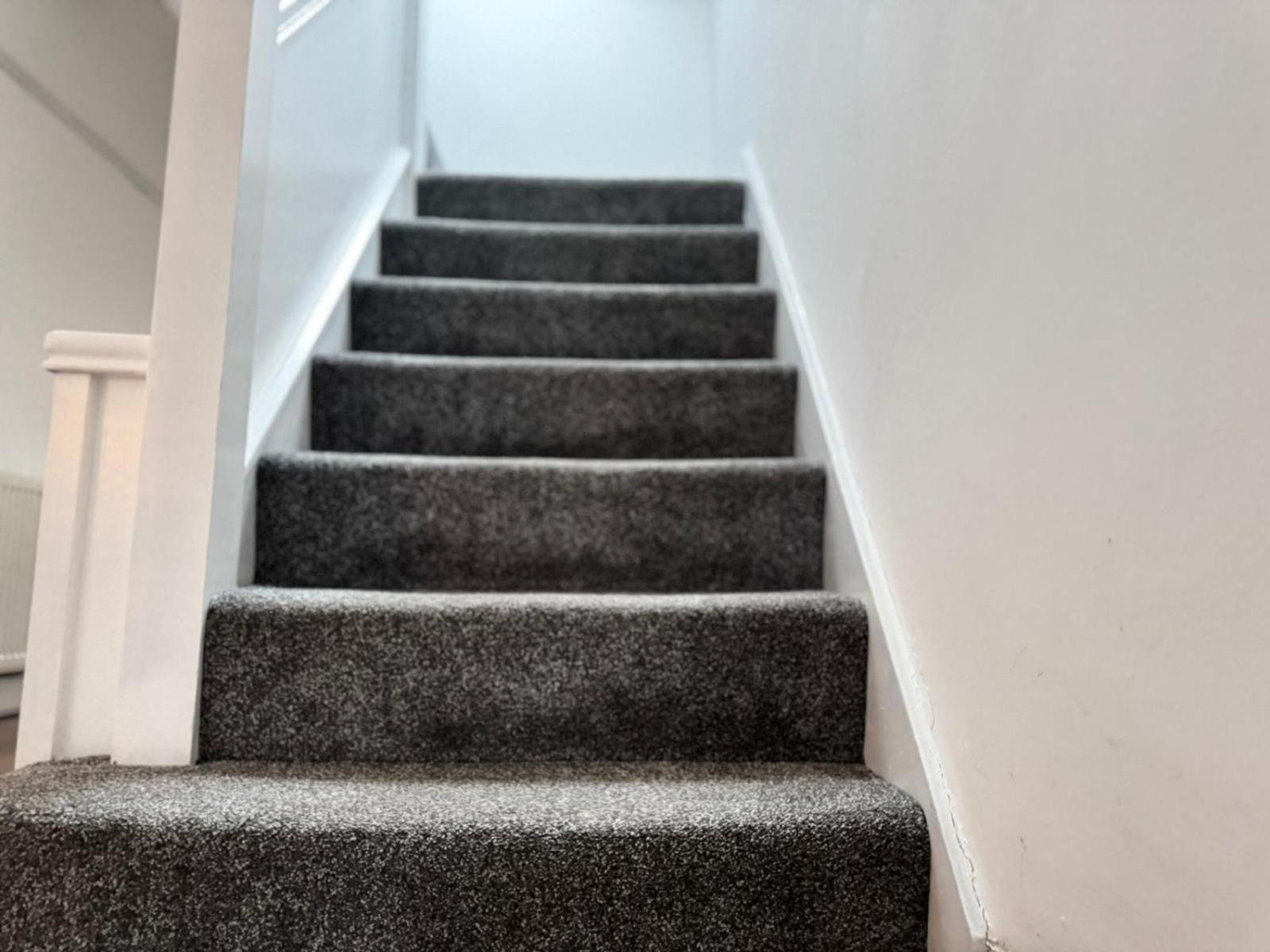 Shm Stays Solihull Hs2 Nec Airport Nr M6 M40 M42 Great For Long & Short Stays 15 Min Walk To Train Station 5 Min Drive To Town Centre Outside Bus Stops & Supermarket Free Parking Bagian luar foto